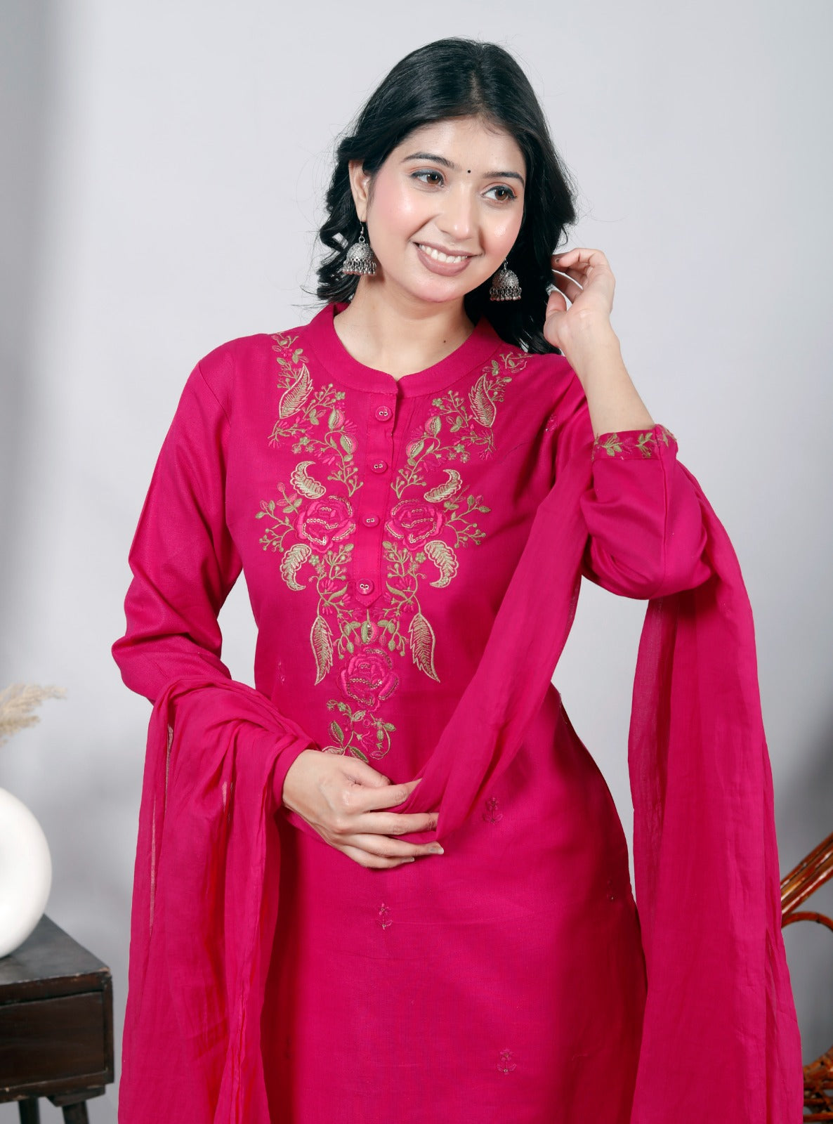 Floral Silk Straight Kurta Set with Cotton Pant & Malmal Dupatta – Soft & Stylish Ethnic Wear